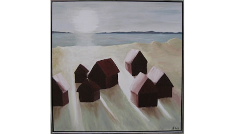 Et maleri af små mørke huse ved havet