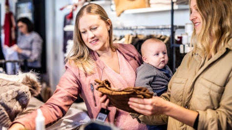 Modetøj i Juelsminde shoppes hos butik Lykke & Lykke