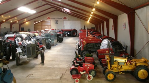 Mange Ferguson traktorer på række hos Danmarks Ferguson Museum